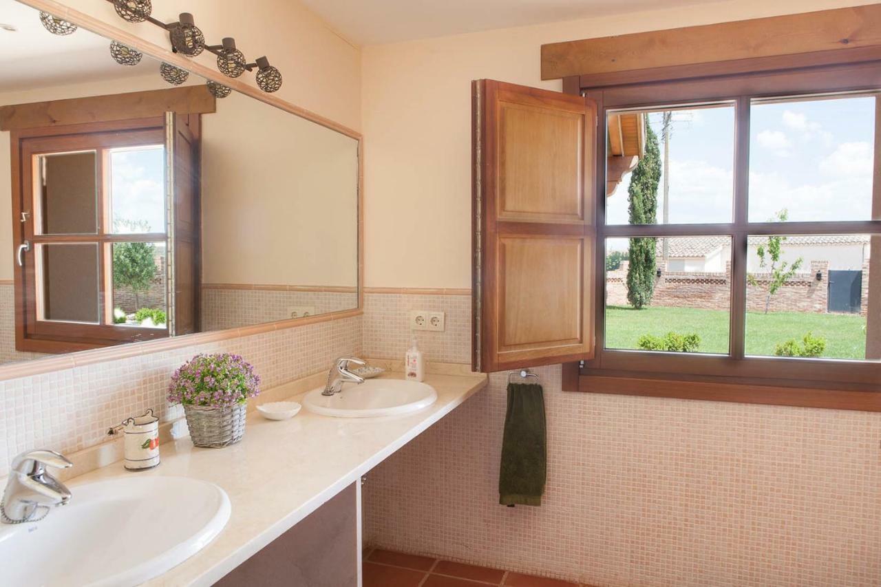 Almenara de Tormes Casa Roble旅馆 外观 照片